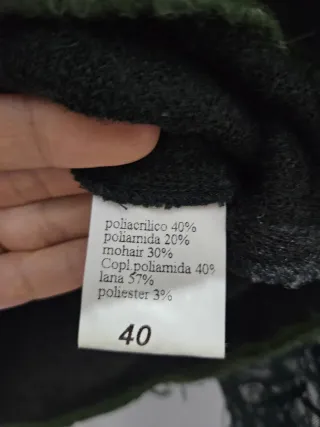 Top fiesta de encaje con plumas de mohair verde