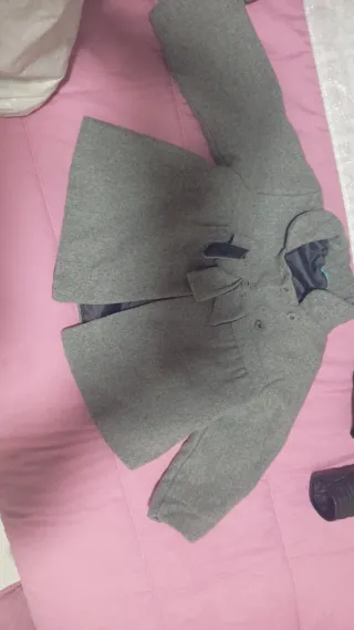 Abrigo gris para bebé