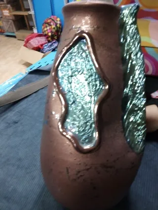 Jarrón de cerámica pintado a mano