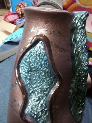 Jarrón de cerámica pintado a mano