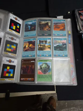 Álbum de cartas Invizimals Desafíos Ocultos
