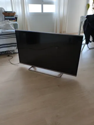 Televisión Panasonic 42" LED Negra