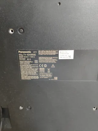 Televisión Panasonic 42" LED Negra