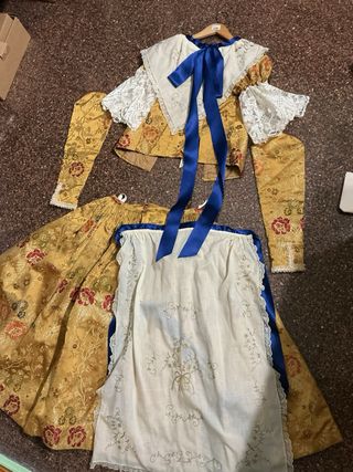 Traje de Fallera Dorado con Delantal