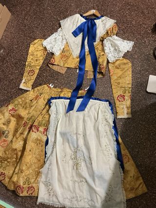 Traje de Fallera Dorado con Delantal