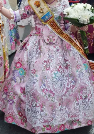 Vestido de valenciana siglo 18.