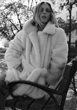 Abrigo efecto pelo Zara Woman Collection