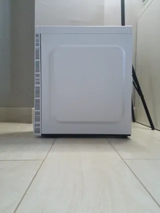 Gabinete Nfortec Blanco y Negro