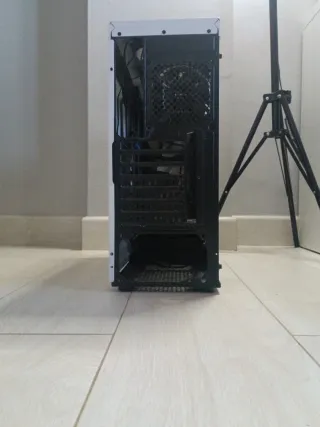 Gabinete Nfortec Blanco y Negro