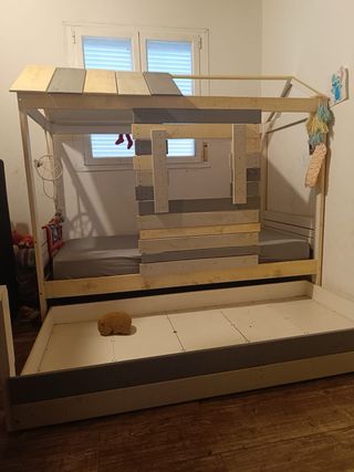 Cama en forma de casa en venta en muy buen estado