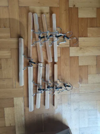 Perchas para pantalones de madera y metal