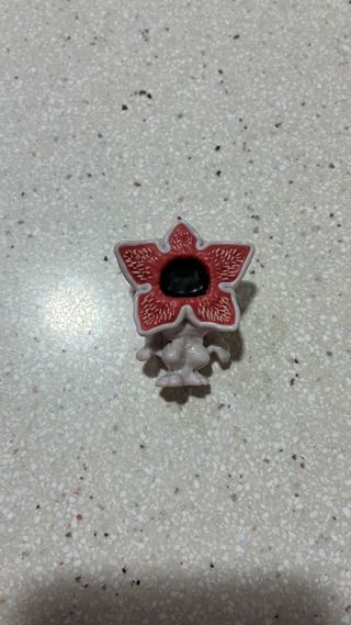 Demogorgon Kinder Joy Stranger Things