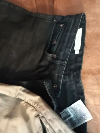 Pantalones largos hombre beige y negro