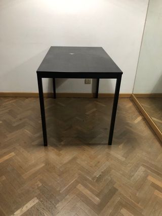 Tavolo da pranzo in acciaio e legno nero