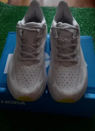 Zapatillas Hoka grises y blancas nuevas