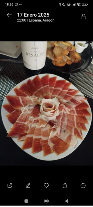 Corto a cuchillo jamón y lo envaso al vacío paquet