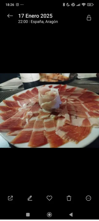 Corto a cuchillo jamón y lo envaso al vacío paquet