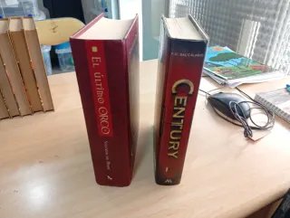 Lote 2 libros: el último orco y century