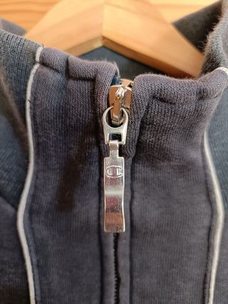 Sudadera Champion Color Azul y Gris Talla XL.