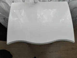 Mesita de noche blanca con 2 cajones