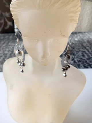 4 pares de pendientes 5€ cada uno