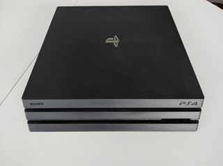 PS4 Pro 1TB + 2 Mandos y 3 Juegos