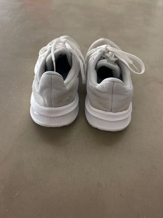 Nike Downshifter 12 Gris y Blanco