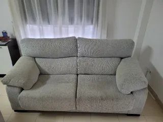 Sofá 3 cuerpos tela gris desmontable.
