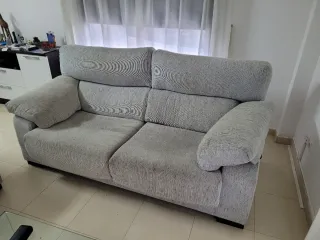 Sofá 3 cuerpos tela gris desmontable.