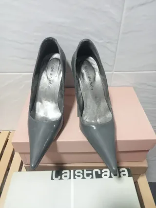 Zapatos grises charol punta talla 37