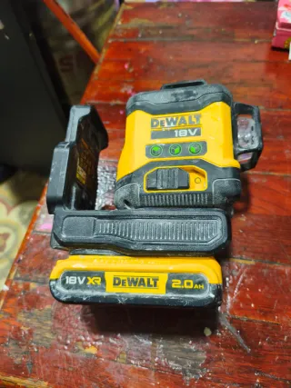 Nivel Láser DEWALT modelo DCLE 34031