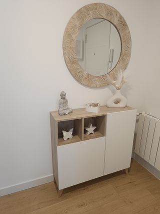 Recibidor moderno madera y blanco