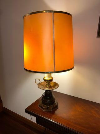Lámpara de mesa vintage latón y madera