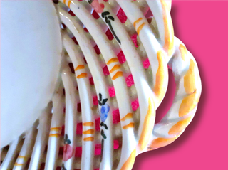 Panera de cerámica hecha y pintada a mano