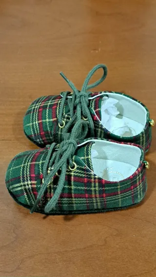 Sapatos de bebé xadrez