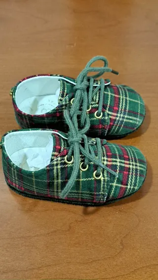 Sapatos de bebé xadrez