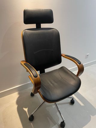 Silla de oficina madera y piel sintetica