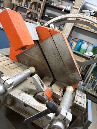 Máquina cortar aluminio neumática profesional