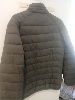 Cazadora acolchada gris hombre