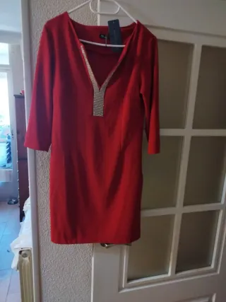 Vestido rojo con pedrería