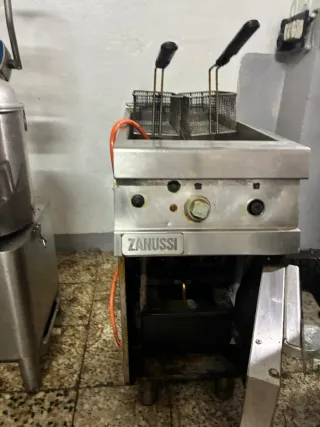 Peladora de patatas industrial y freidora