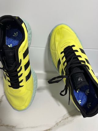 Zapatillas Adidas Negras y Amarillas