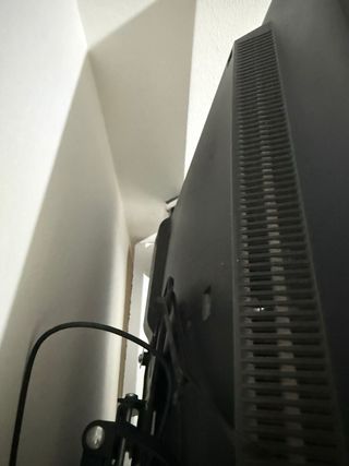 TV Sony 32” con soporte de pared