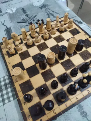 Scacchiera e pedine dama