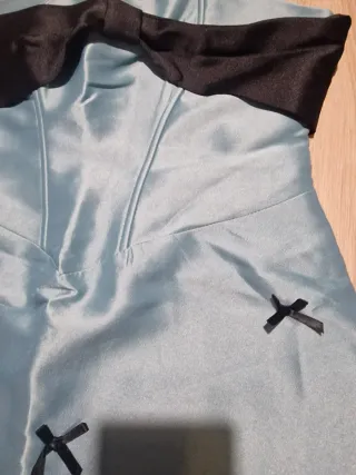 Vestido fiesta corto con lazos