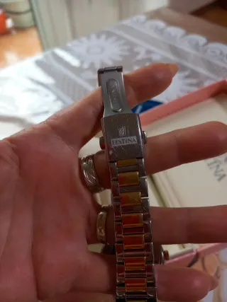 Reloj Festina Mujer Dorado y Rojo