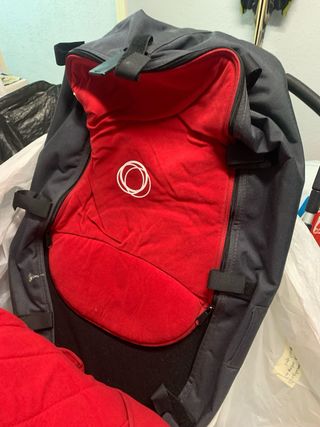 Carrito Bugaboo Camaleón con sus complementos.