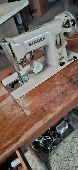 Máquina de coser Singer 191B  muy antigua...