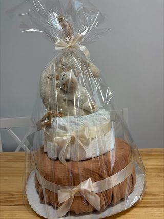 Tarta de pañales con peluche musical