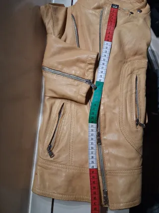 Giubbotto pelle giallo senape stile motociclista